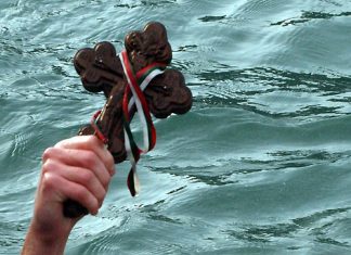 Млади мъже от Пазарджишко ще търсят богоявленския кръст в реки, езера и басейни