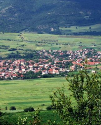 В село Бъта на Бабинден мерят брадата на момчетата и косата на момичетата, и наричат за здраве