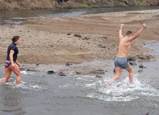 За първи път и момиче се хвърли за кръста в Пазарджик, хвана го 16-годишен младеж