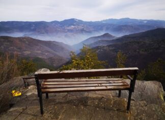 Червената скала край село Равногор – легенди и смайващи гледки